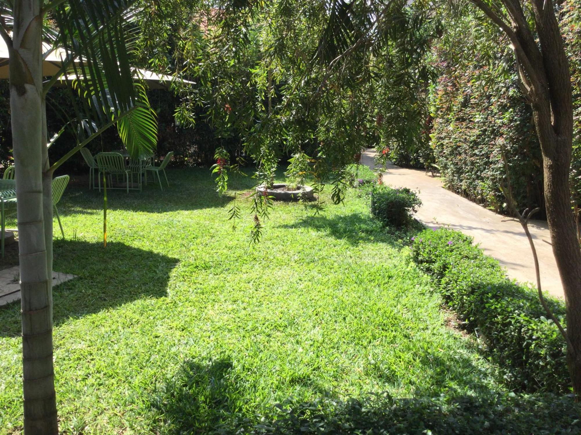 African Roots Gulu מראה חיצוני תמונה